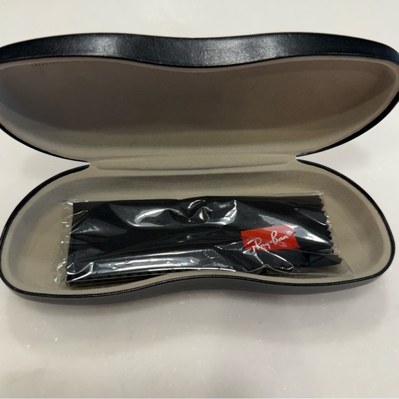 Ray Ban Unisex Sunglasses Polarized RB 4194 601 Black Rim / Green Lenses NWT - Picture 12 of 14